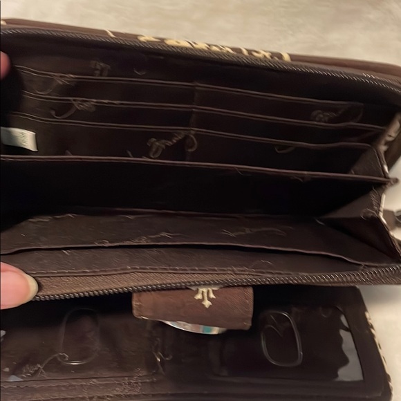 Vera Bradley Brown and Cream Damask Wallet - Picture 6 of 12